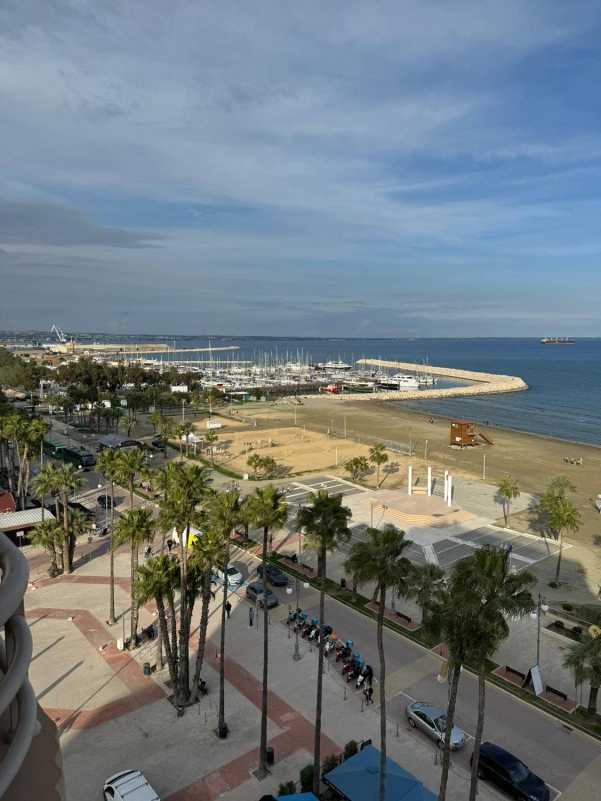 11 Suites - Golden Sunrise Suite Larnaca Bagian luar foto
