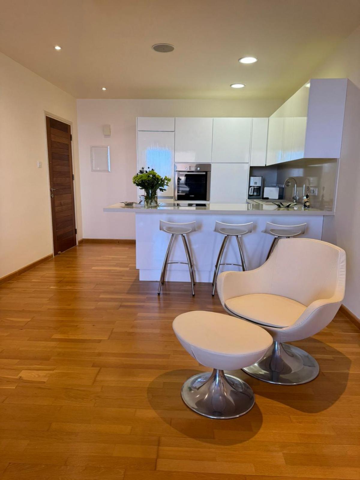 11 Suites - Golden Sunrise Suite Larnaca Ruang foto